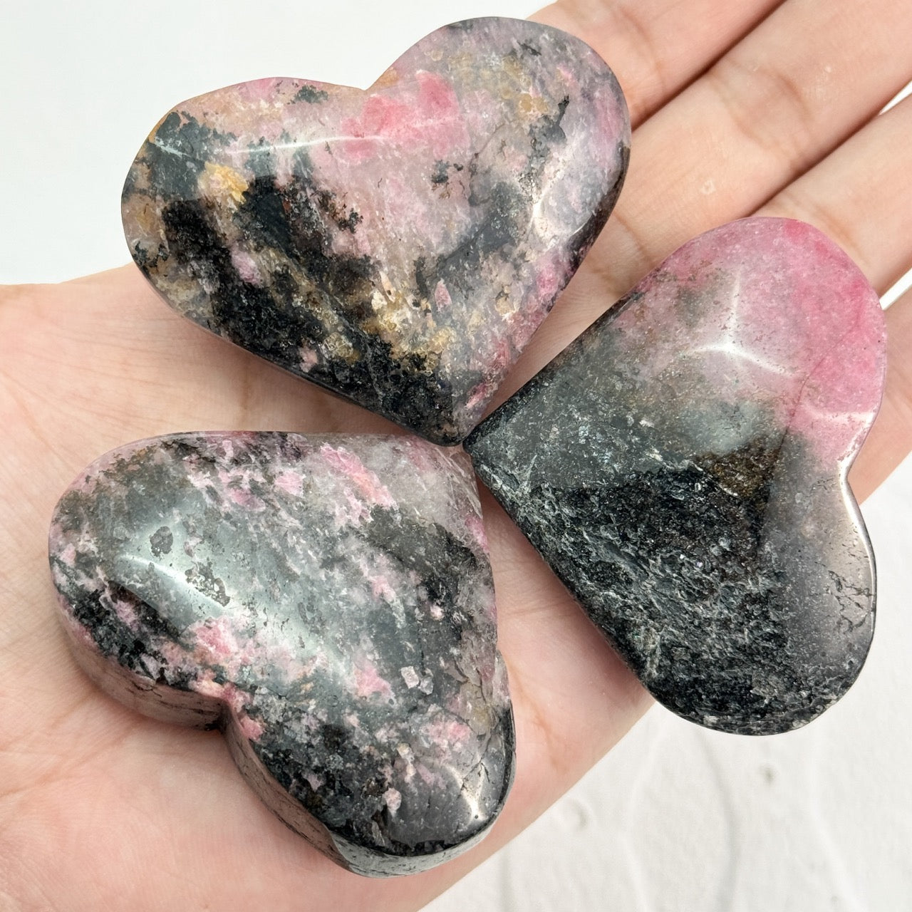 black rhodonite heart stone for meditation and relaxation