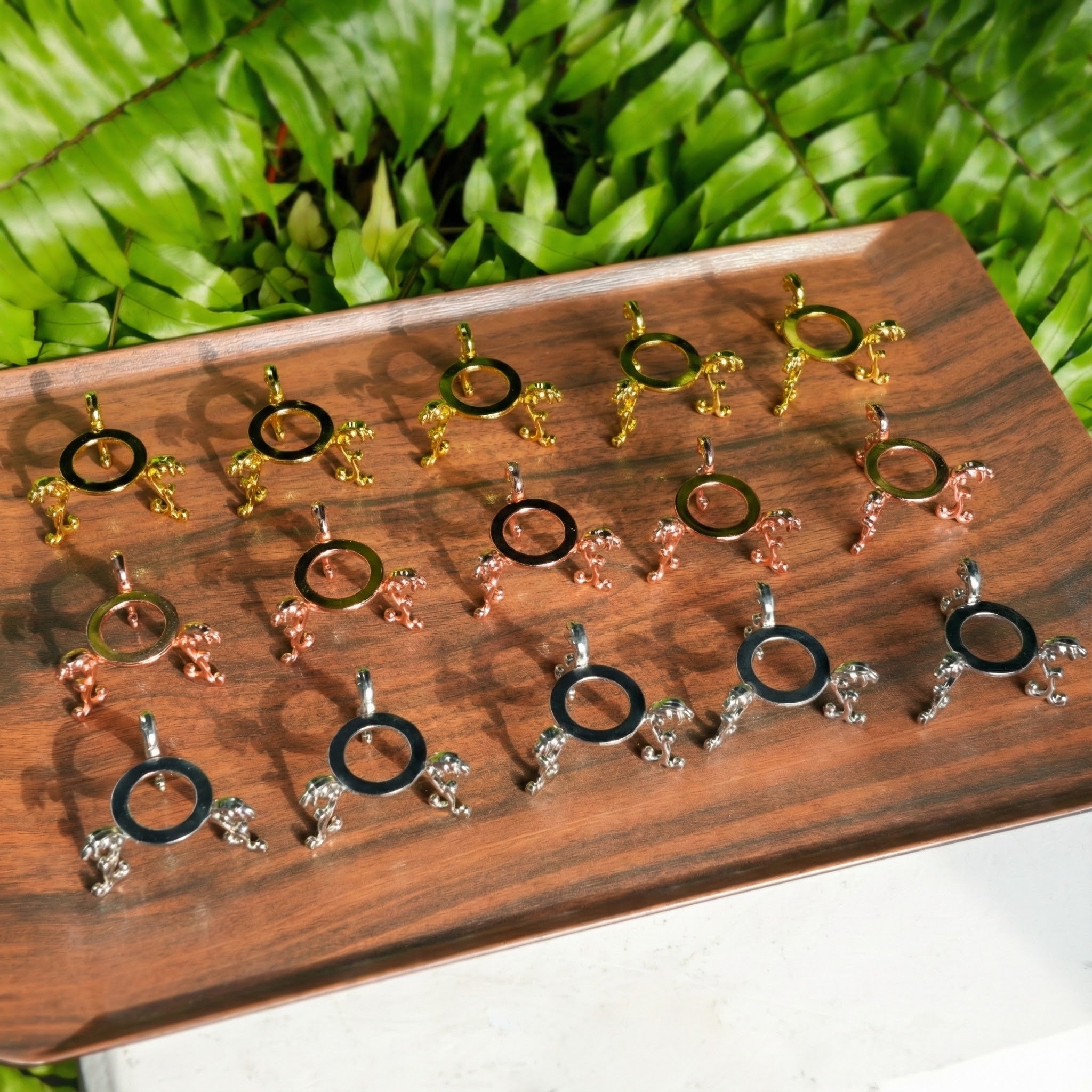 Metal Tripod Sphere Holder