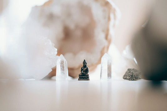 Crystal-Aromatherapy Fusion: Creating a Powerful Emotional Healing Sanctuary at Home