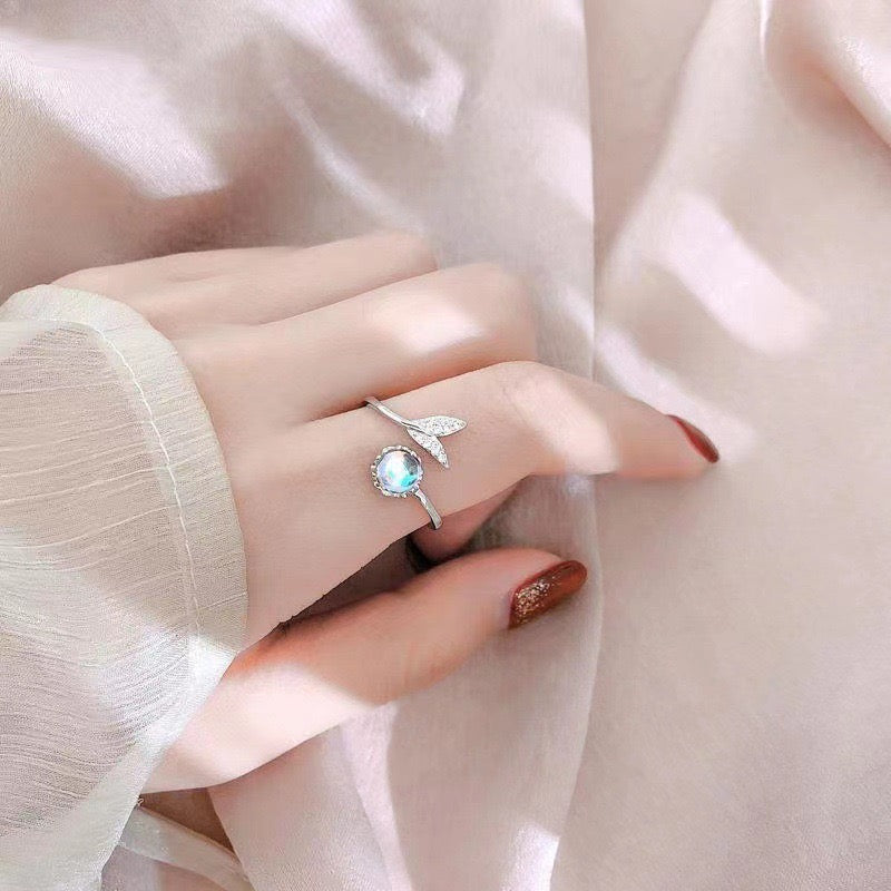 Sweet Aurora Moonstone Fishtail Ring