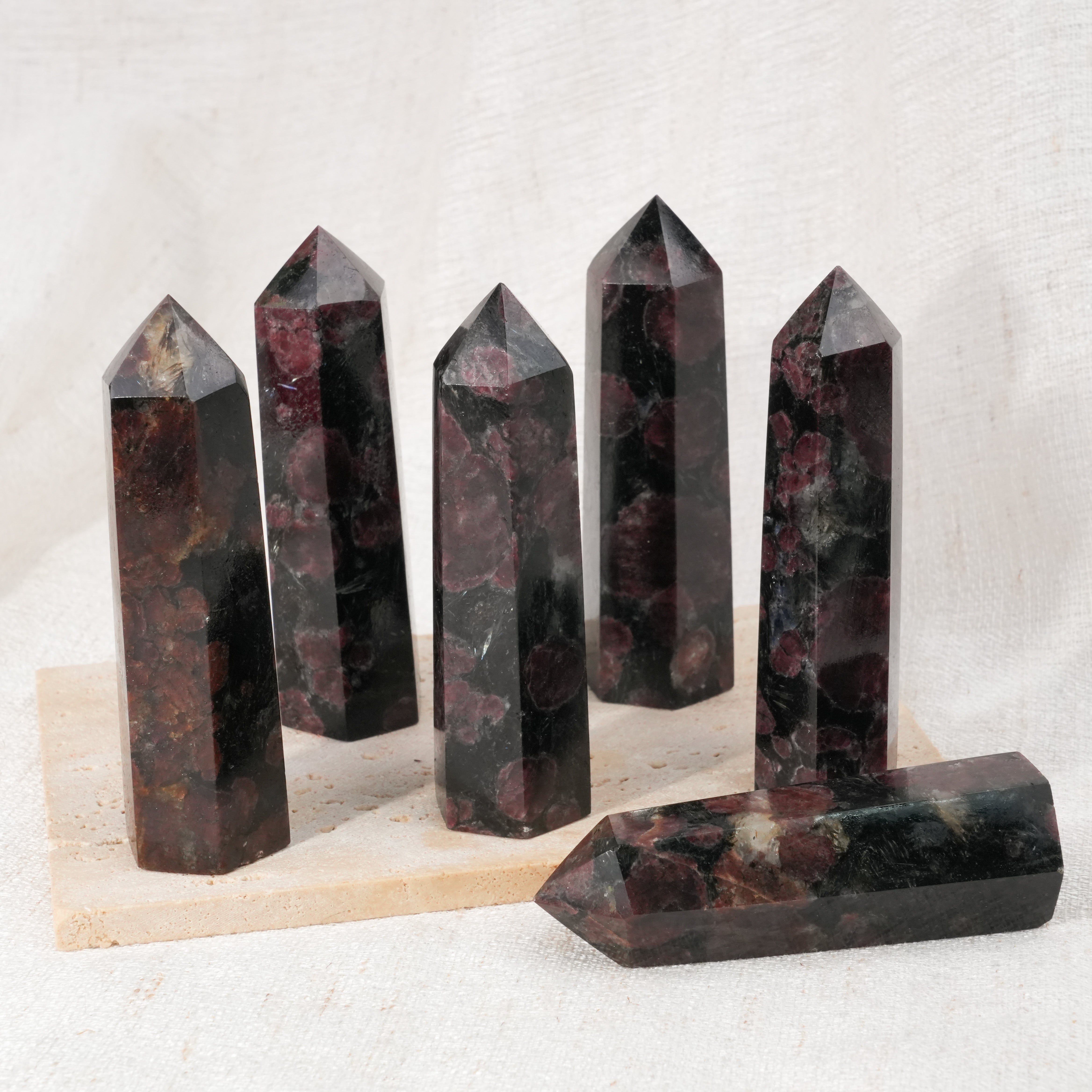 Astrophyllite Garnet Point