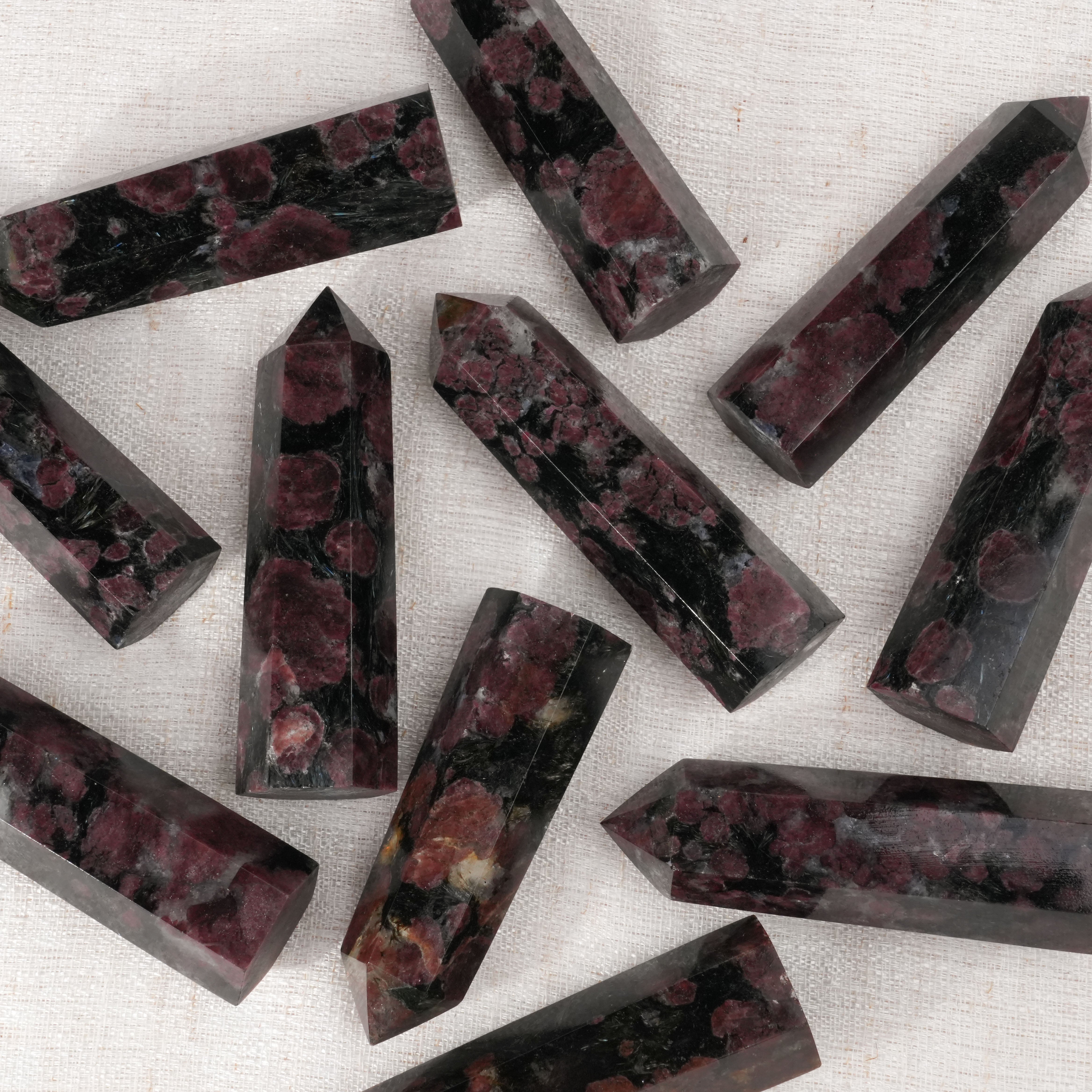 Astrophyllite Garnet Point