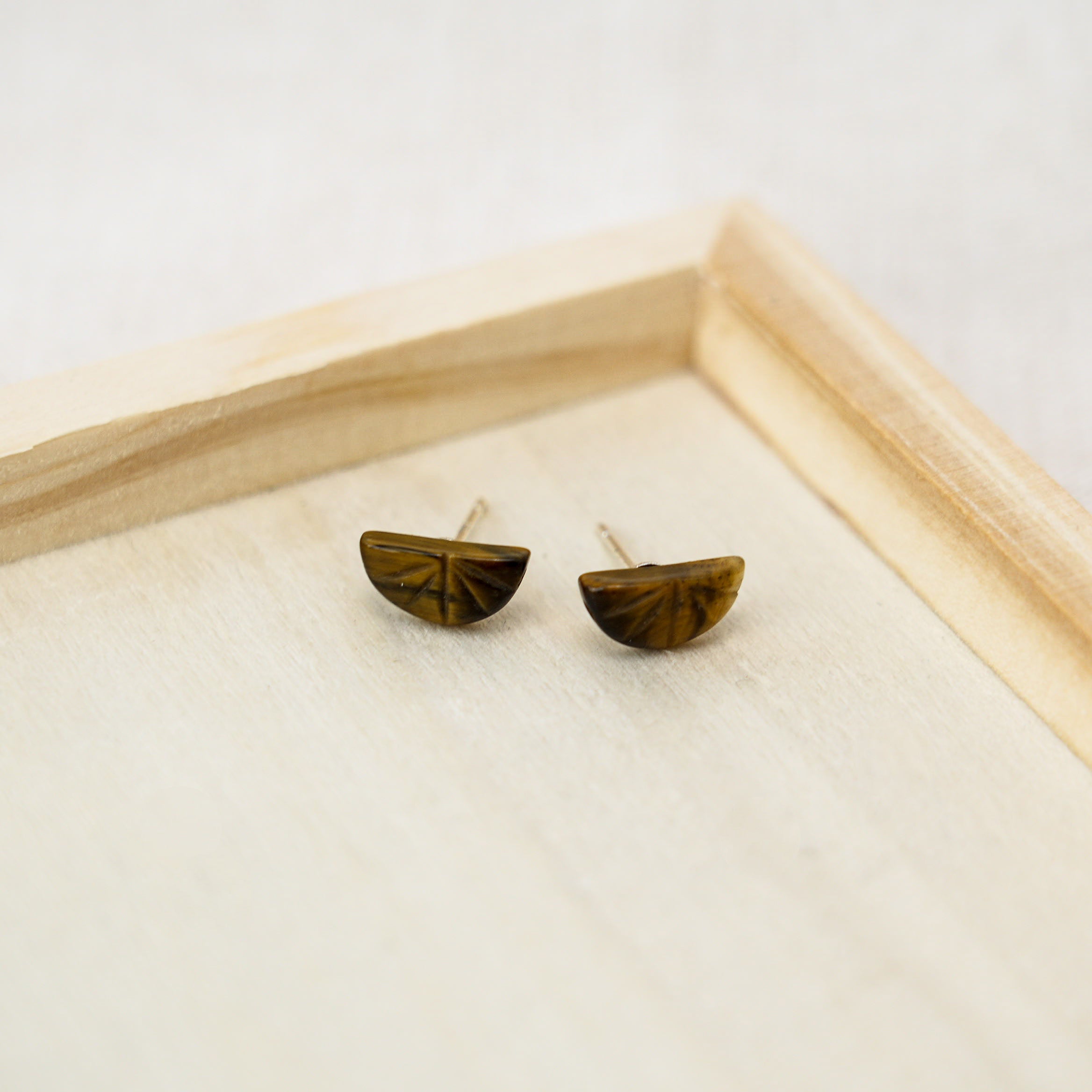 Elegant tiger eye stone dangle earrings with gold hooks, perfect for adding a touch of warmth and sophistication to any outfit.