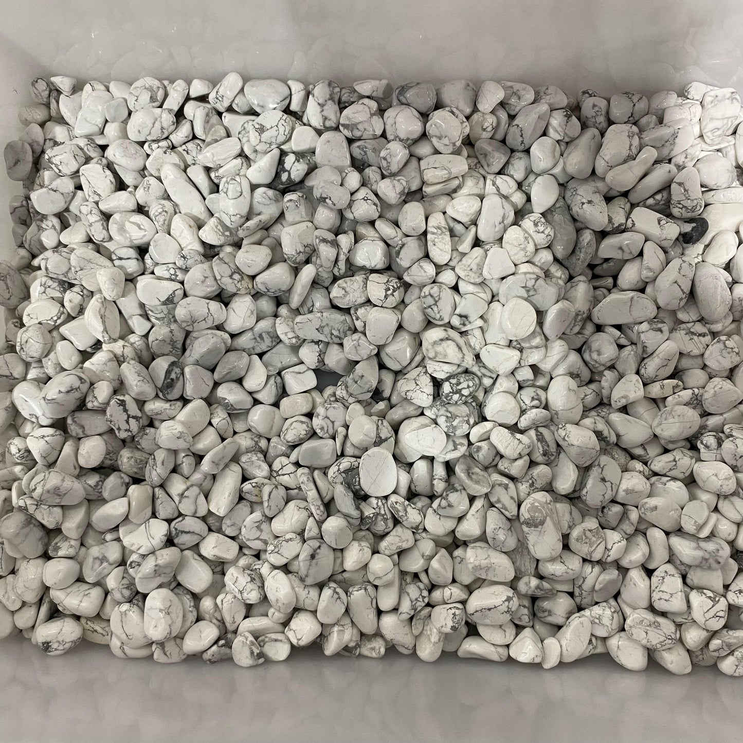 1.5-2.5cm Howlite Crushed Stones In Bulk