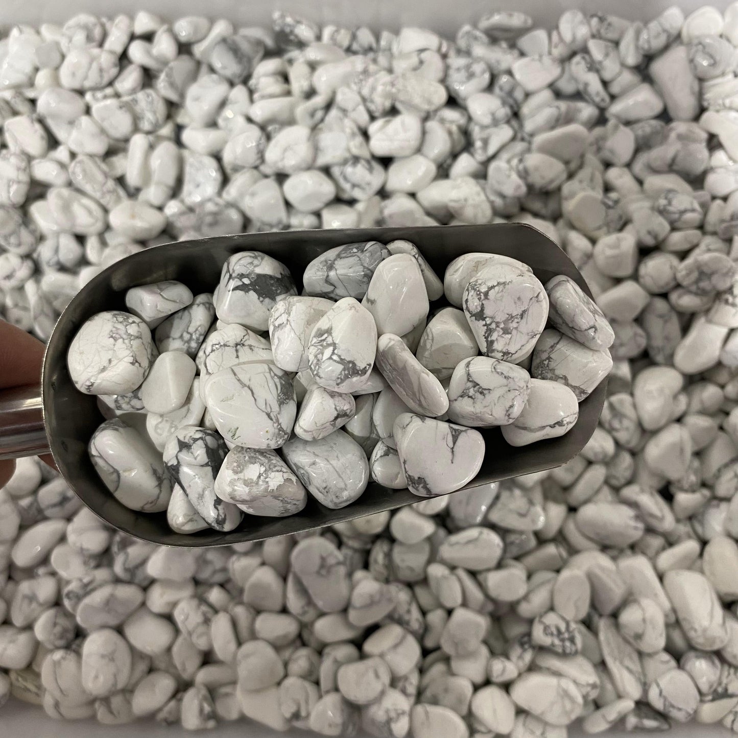 1.5-2.5cm Howlite Crushed Stones In Bulk