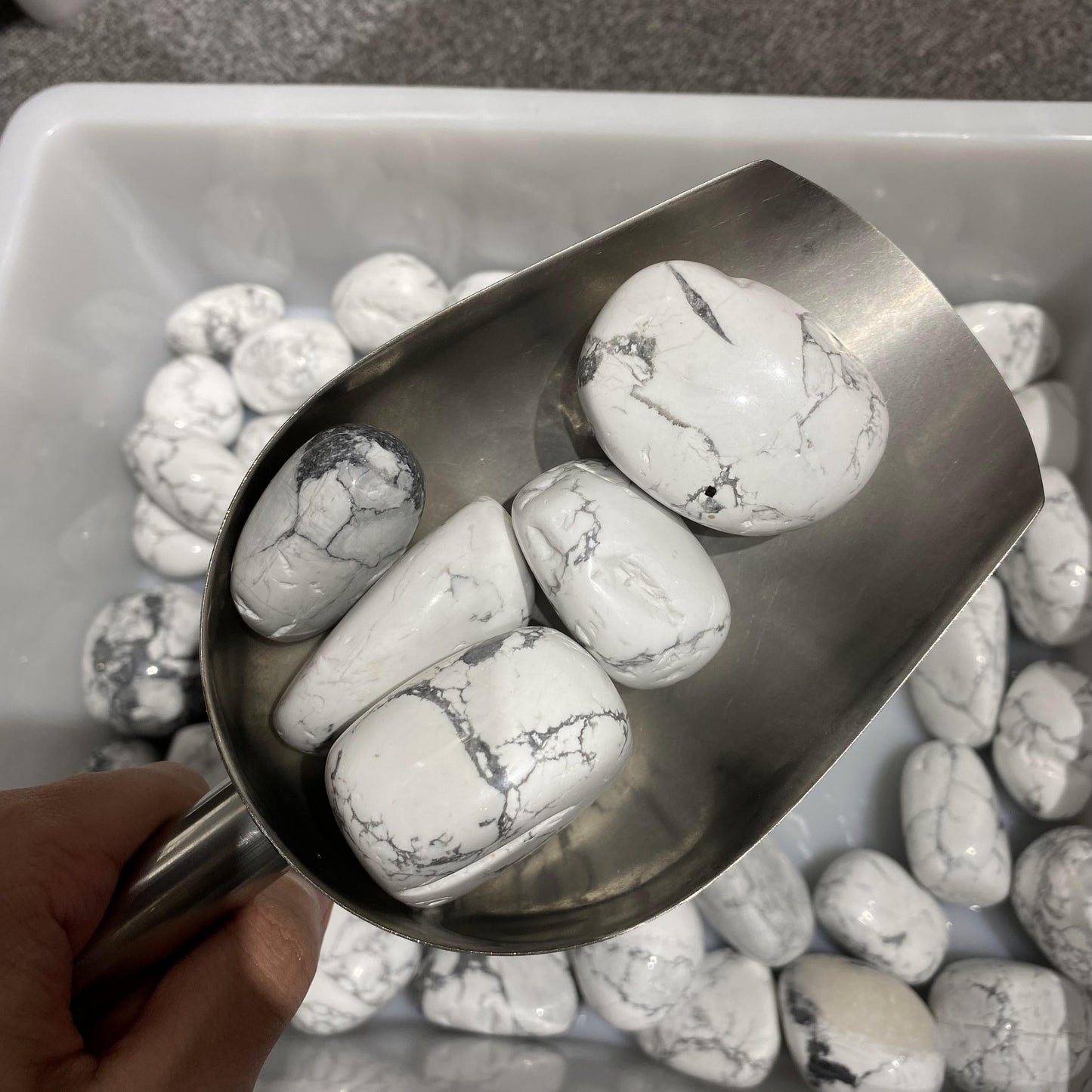Howlite Tumbled Stones In Bulk