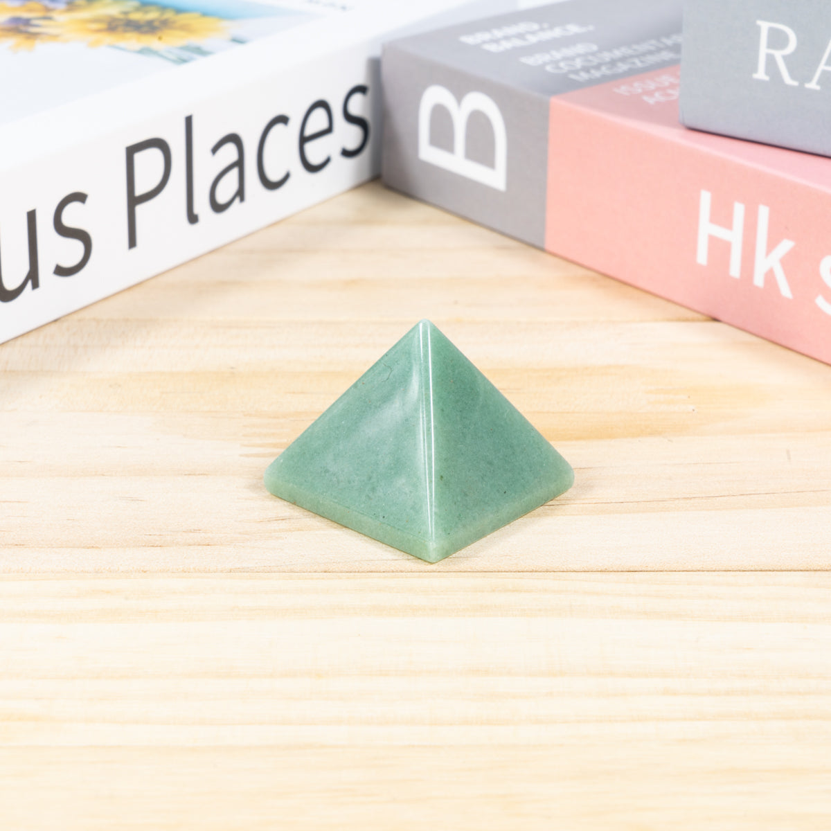 3cm Green Aventurine Pyramid In Bulk