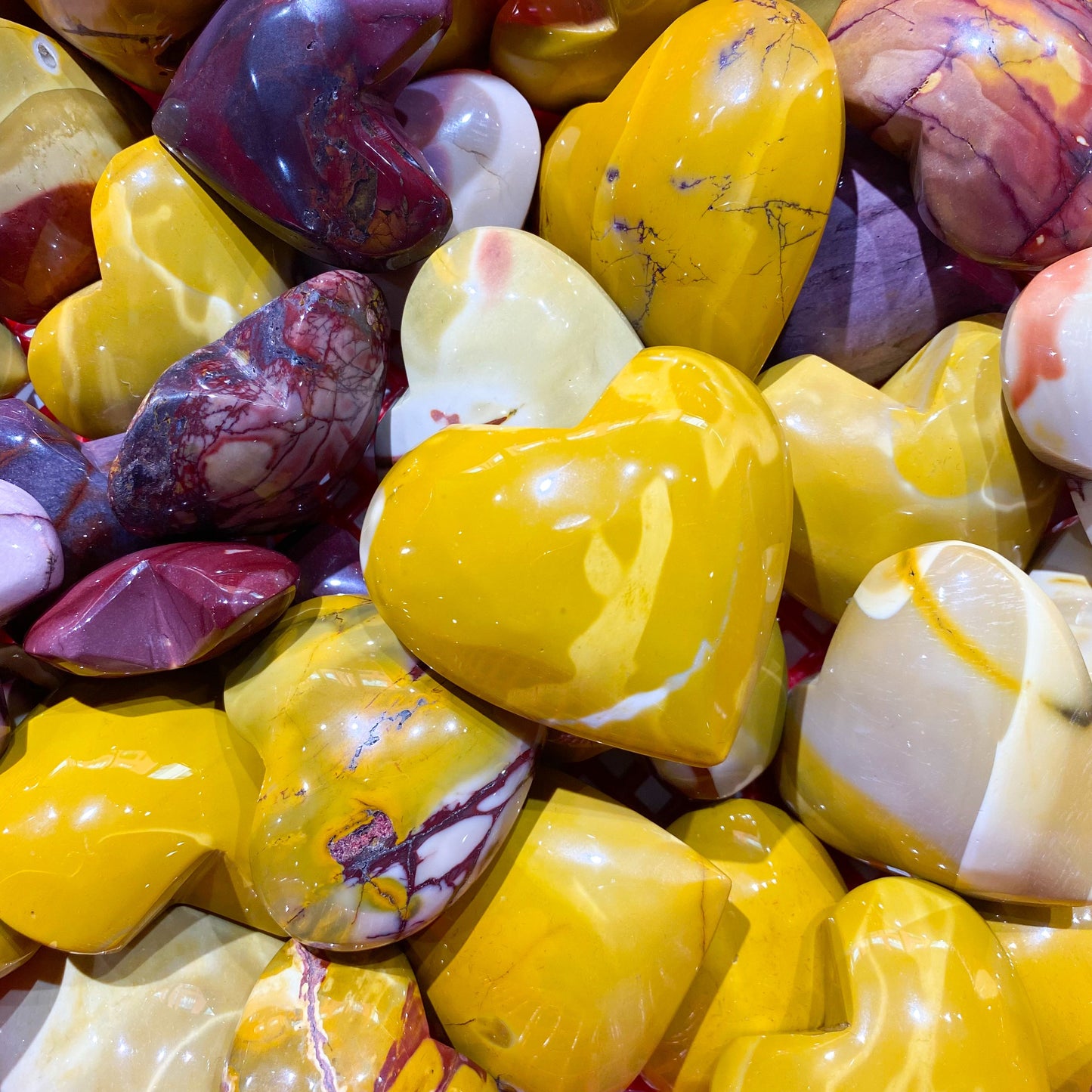 Piedra de palma de corazón de jaspe Mookaite a granel