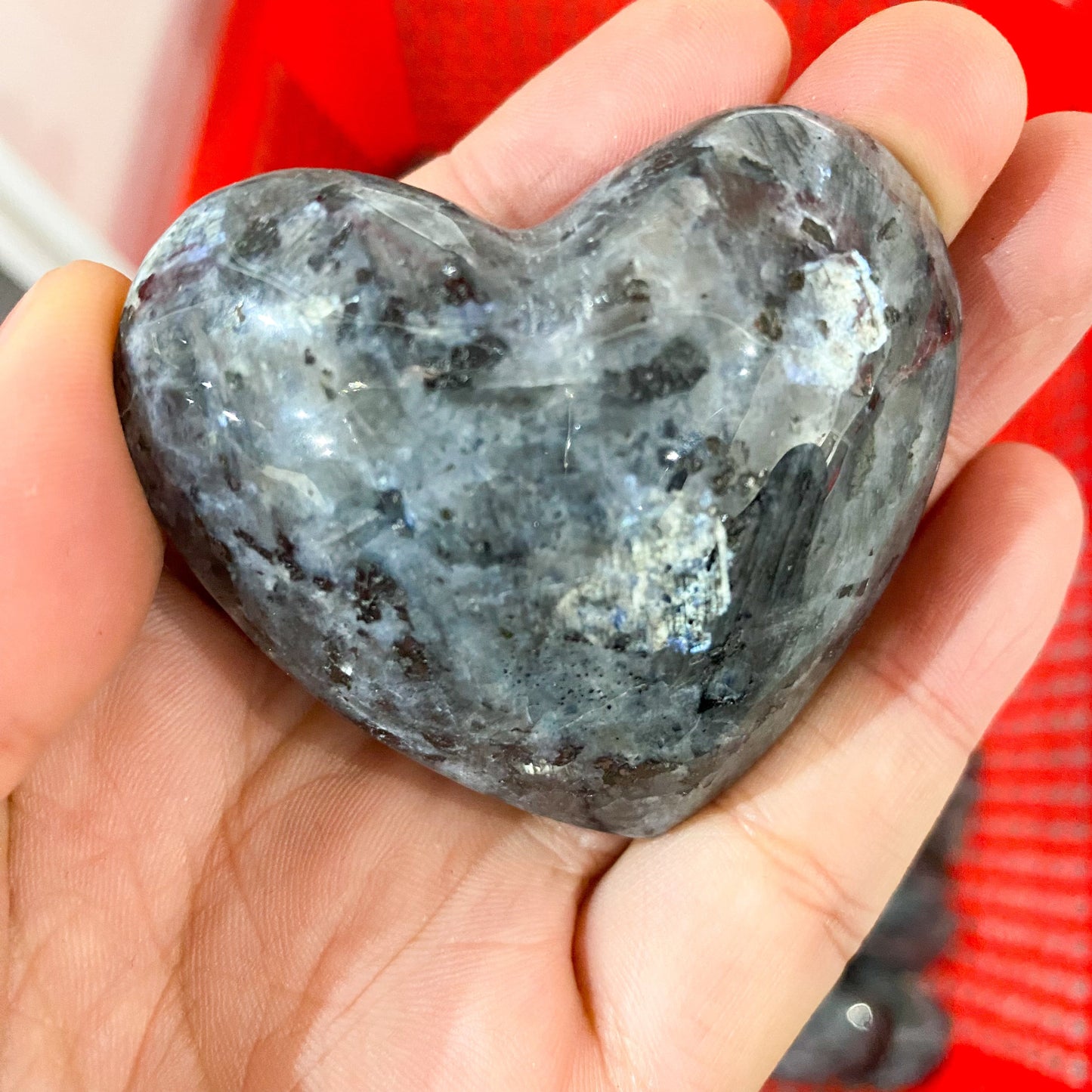 Piedra de palma de corazón de larvikita a granel