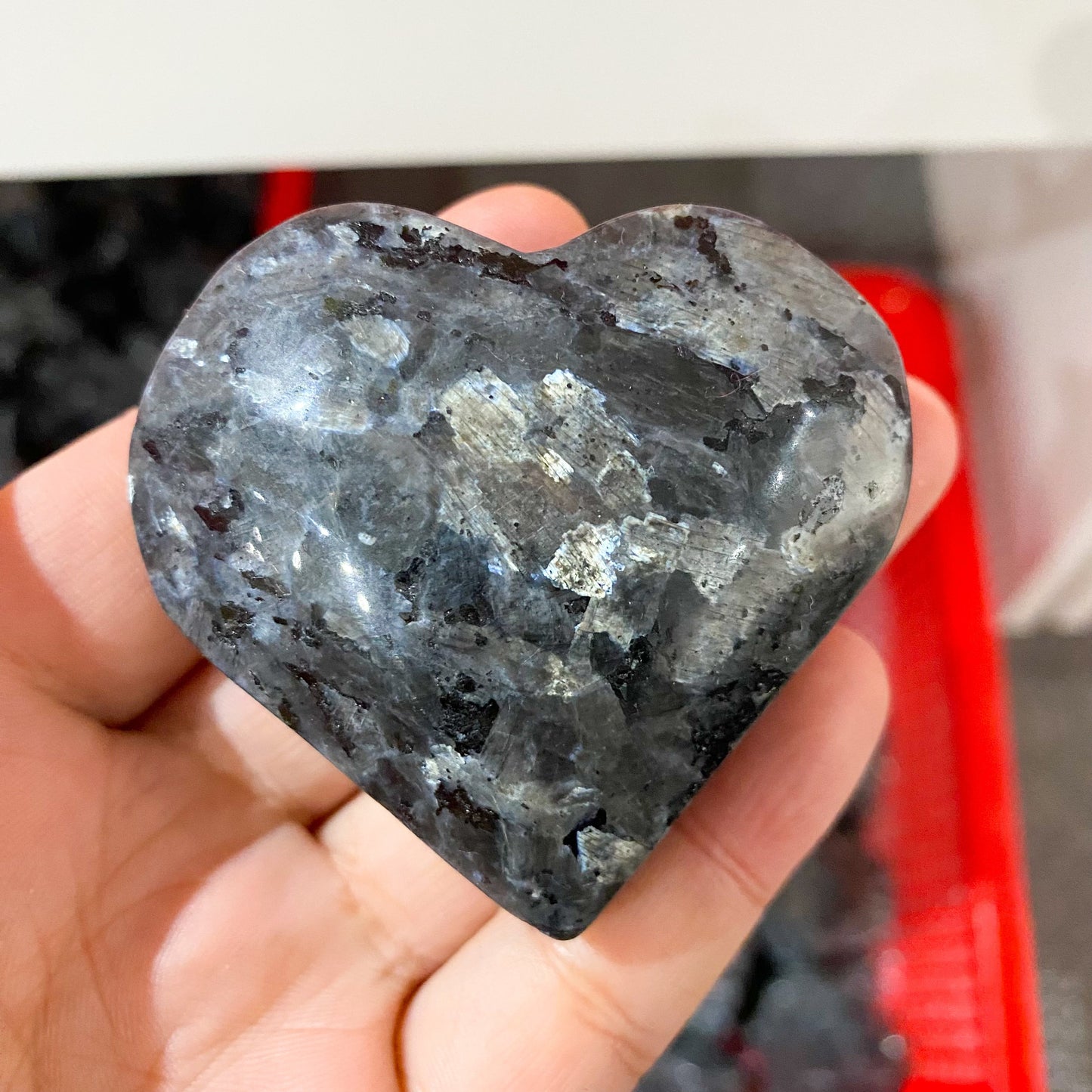 Piedra de palma de corazón de larvikita a granel