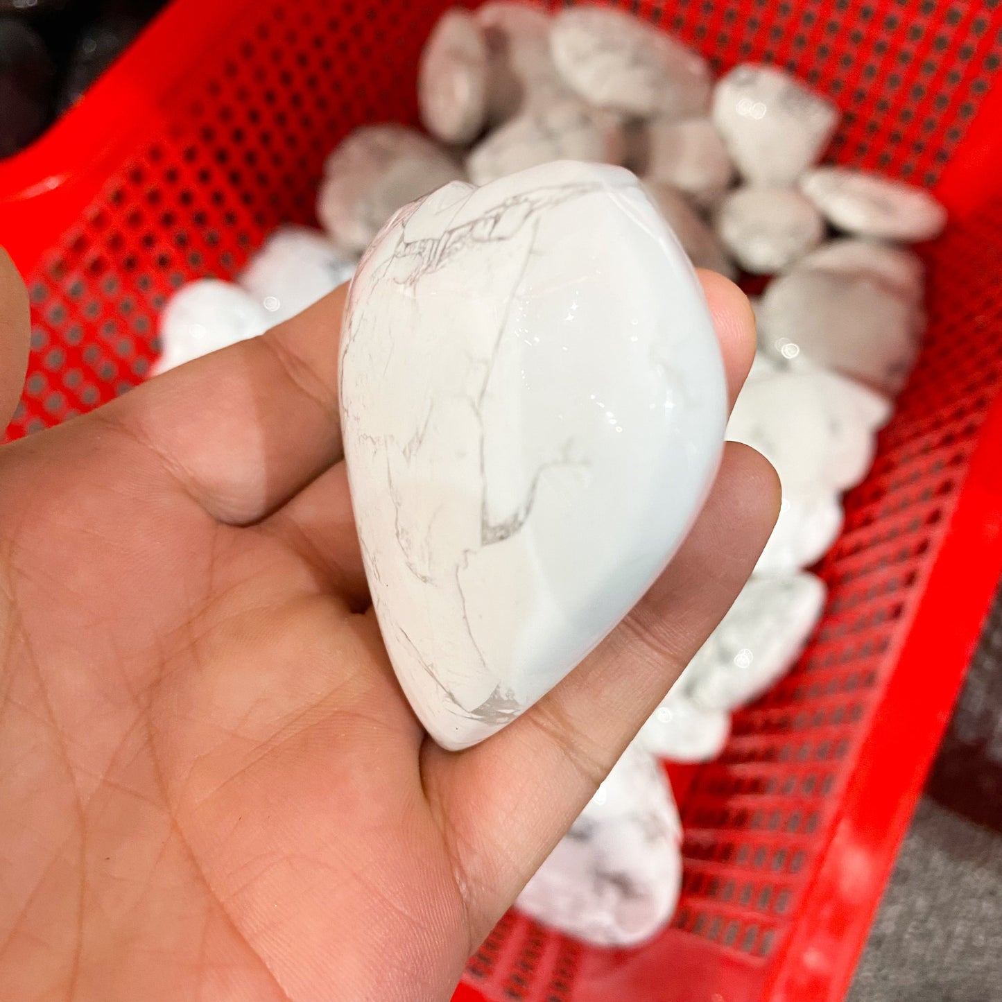 Howlite Heart Palm Stone In Bulk