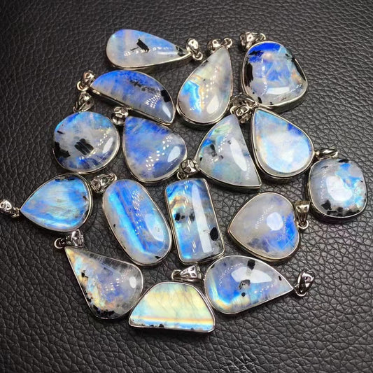 High-Flashlight Moon Stone Pendant